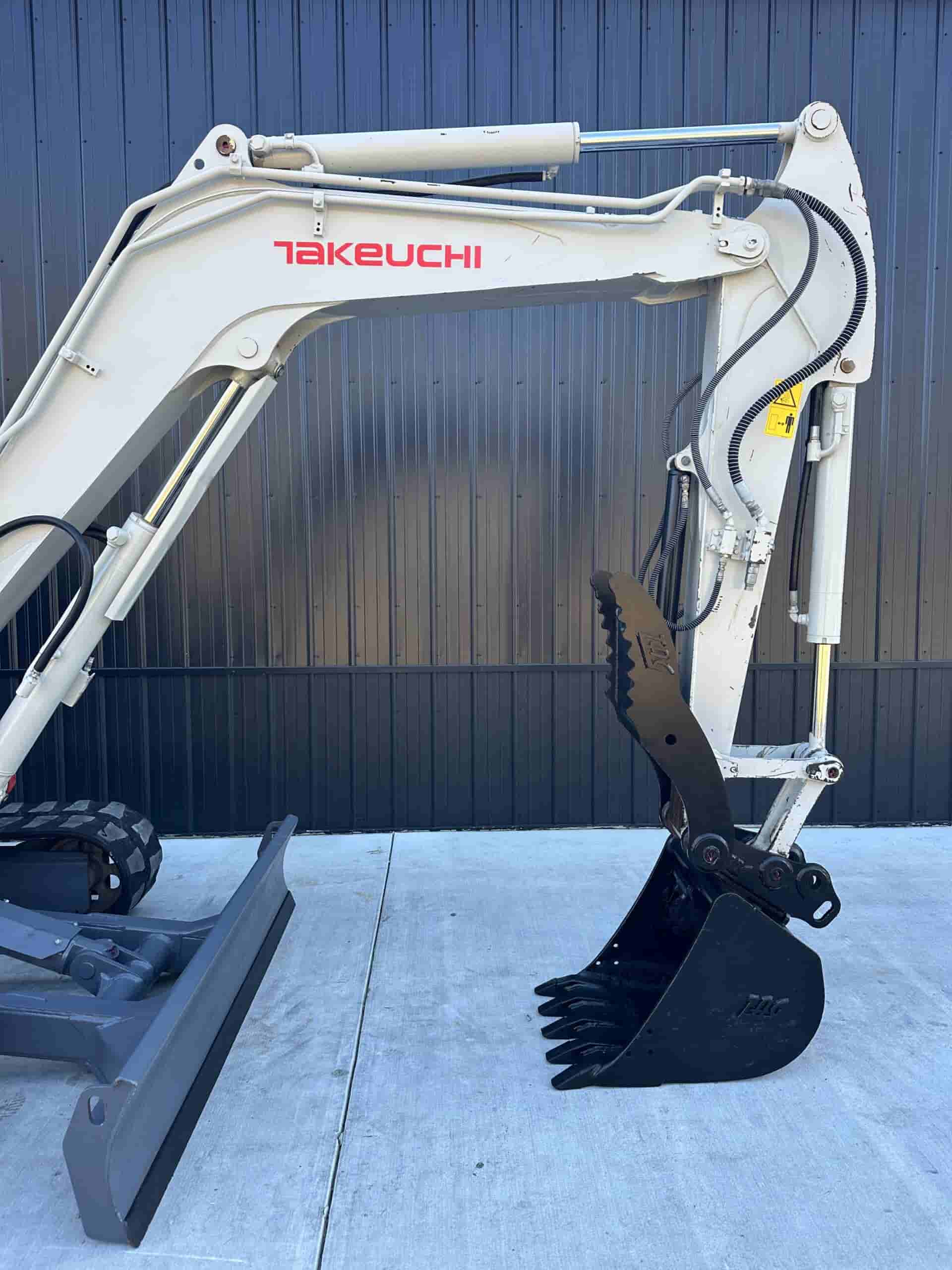 2018 TAKEUCHI TB260
